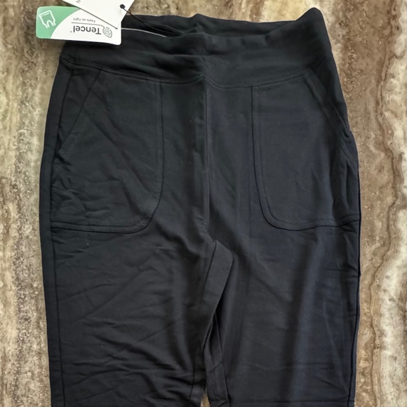 NWT Women Black Leggings W/Front Pockets- Recreation Thread & Supply- Exercise - Picture 1 of 8